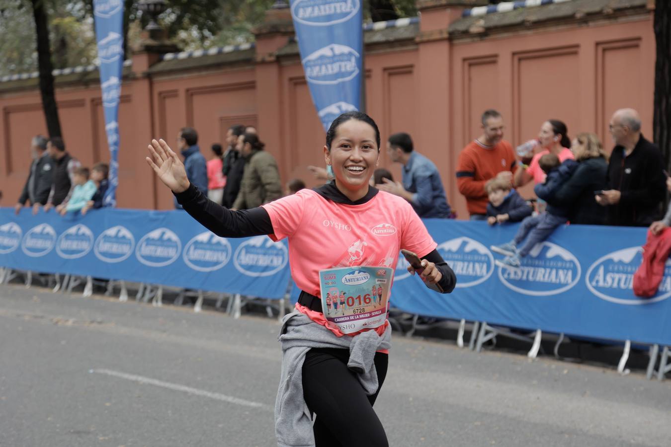 Participantes en la Carrera de la Mujer de Sevilla