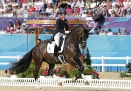 La triple campeona olímpica de doma clásica Charlotte Dujardin, sancionada un año por maltrato a un caballo