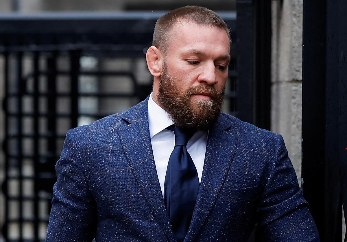 Conor McGregor sale del juzgado