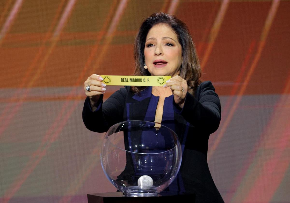 Gloria Estefan, tras sacar la bola del Real Madrid