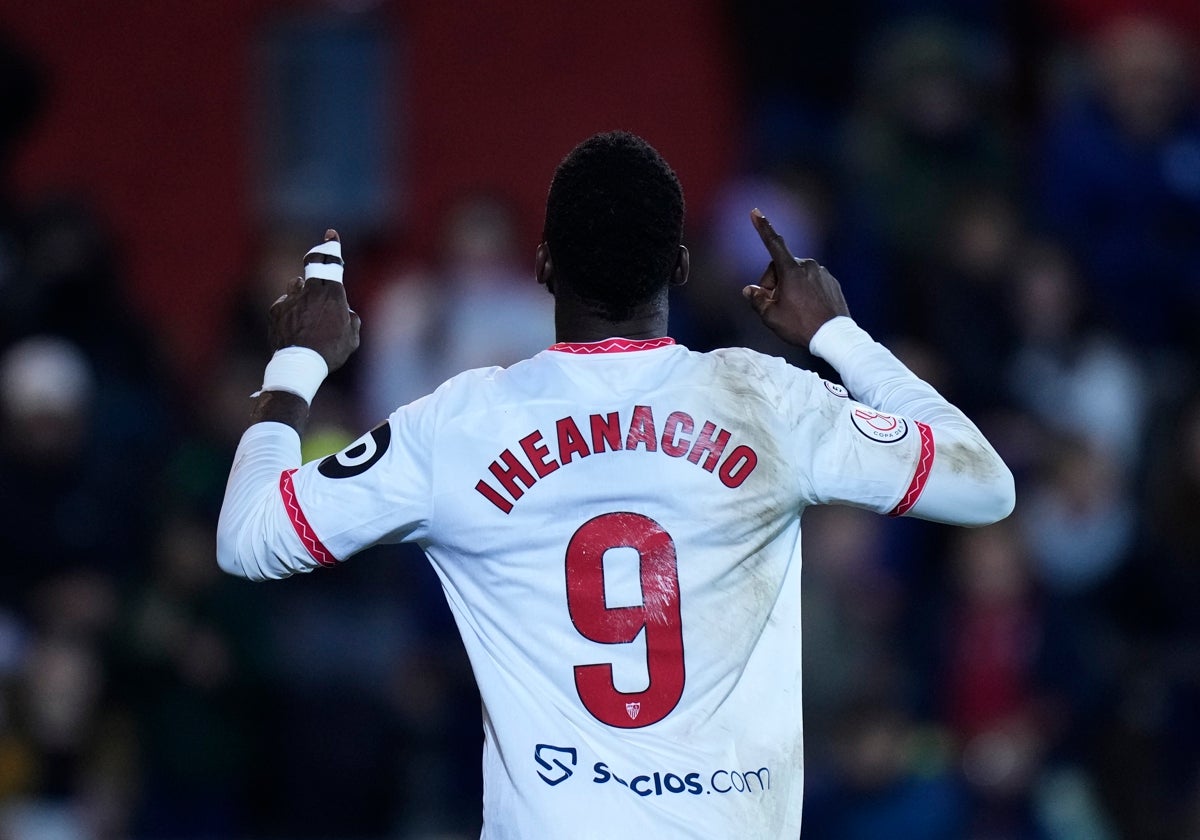 Iheanacho celebra su gol ante el Olot