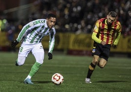 El Vitor Roque del Betis ya marca más que el del Barcelona