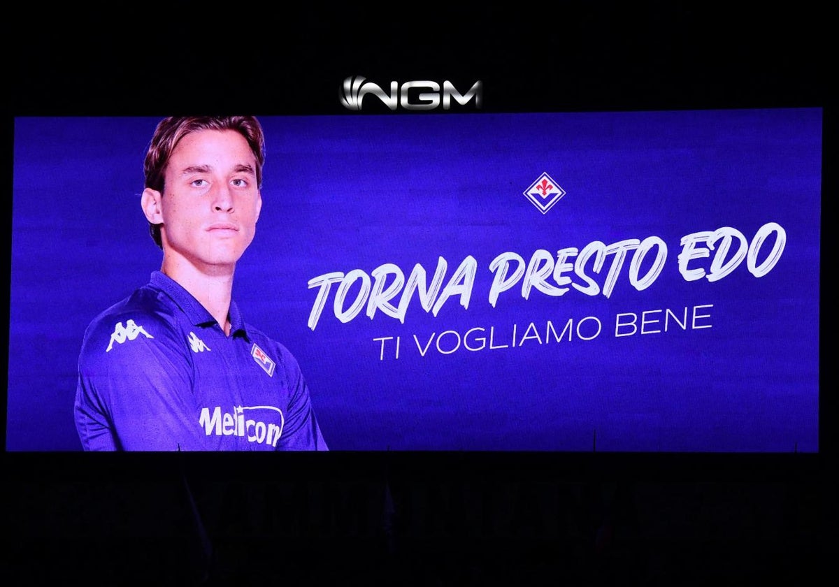 Mensaje de apoyo a Edoardo Bove en una pantalla durante el Fiorentina-Empoli de Coppa Italia