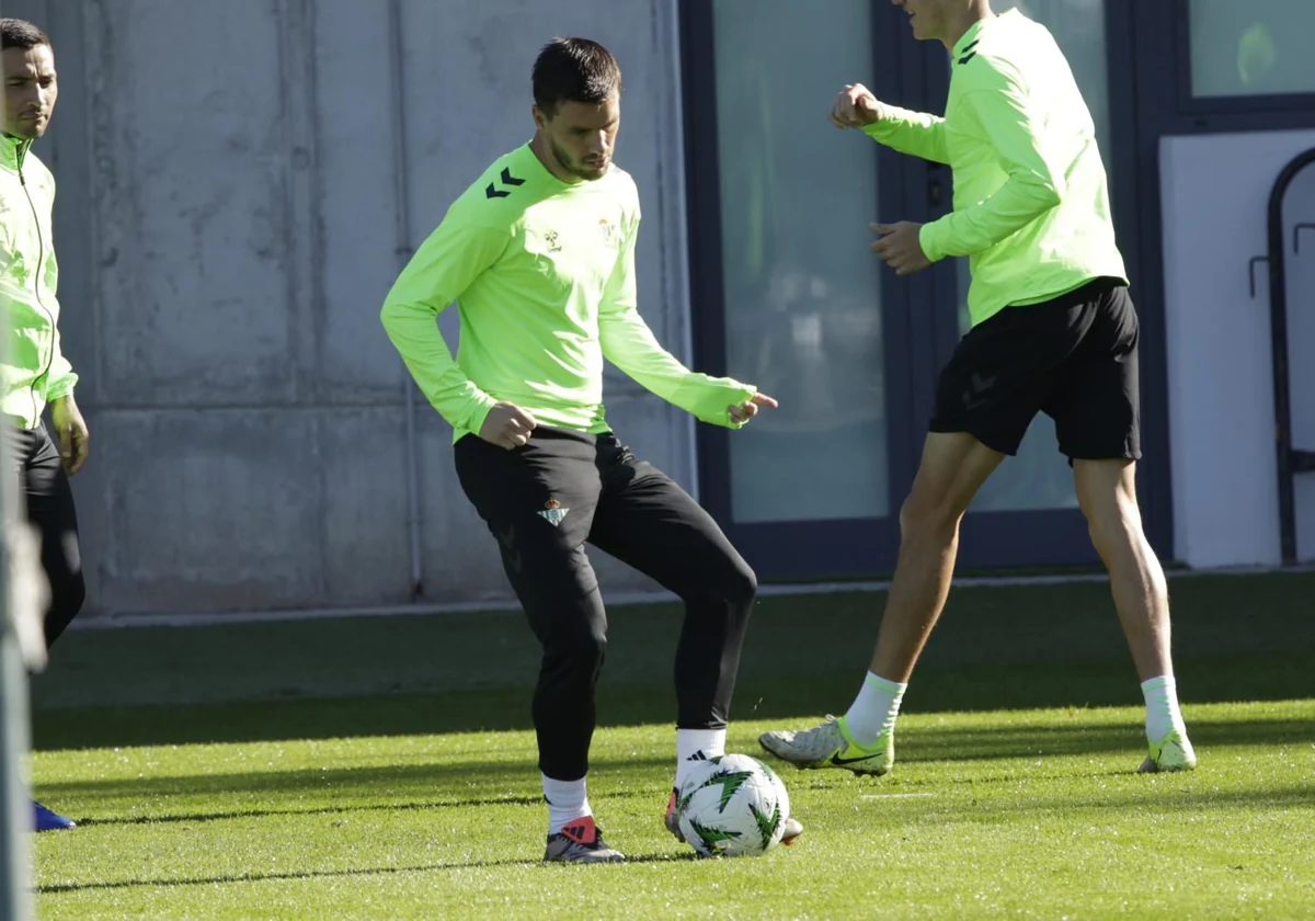 Lo Celso, durante un entrenamiento del Betis