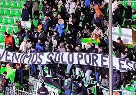 «Venimos solo por el escudo», la pancarta reivindicativa de los béticos que viajaron a Moldavia