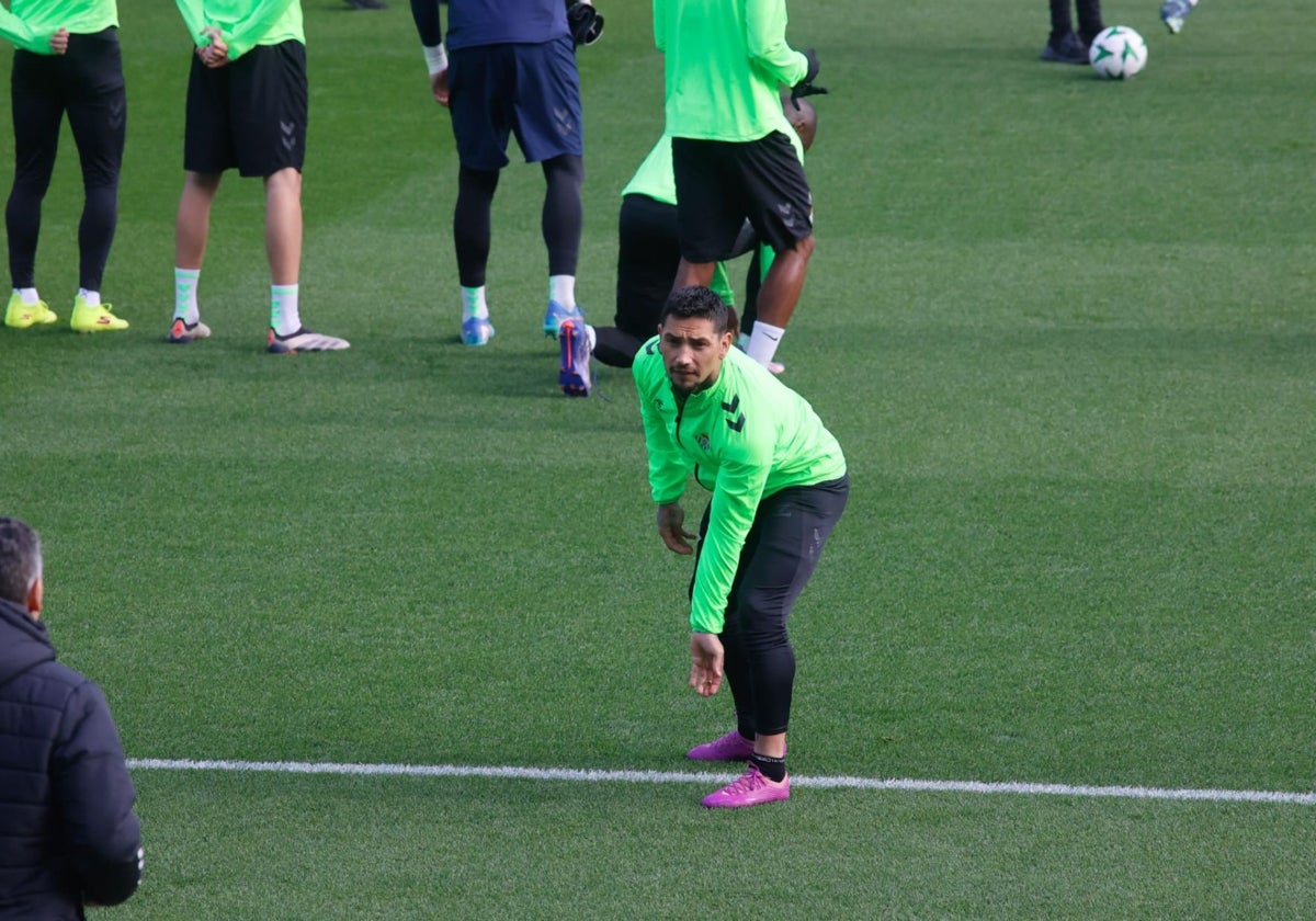 Chimy Ávila, durante el entrenamiento de este miércoles en el estadio Benito Villamarín