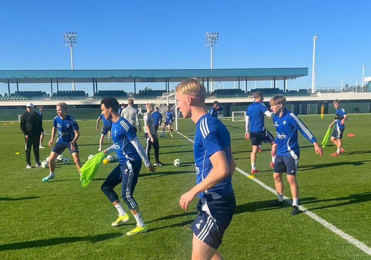 Los jugadores del HJK Helsinki, en la ciudad deportiva Rafael Gordillo