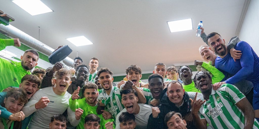 La alegría de Félix Garreta en la celebración del Betis Deportivo permitió el derbi de filiales