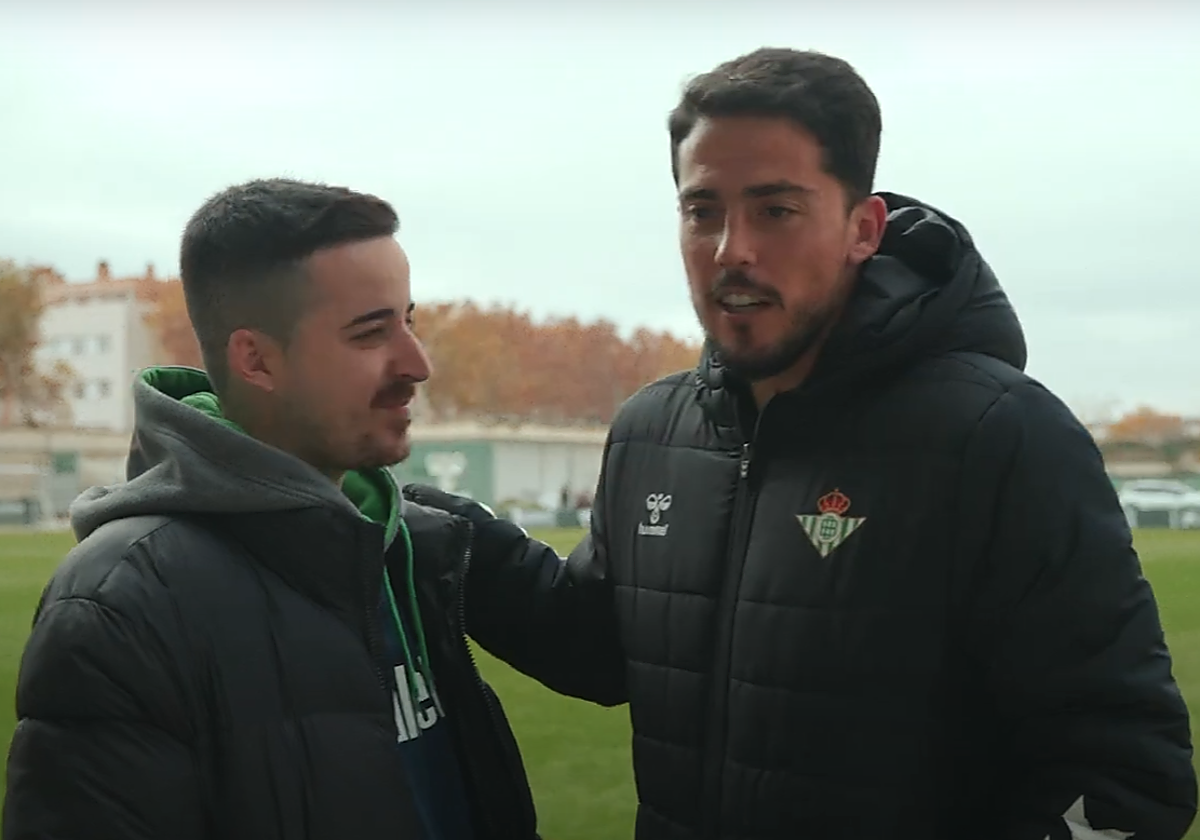 Fornals, con un aficionado bético residente en la Comunidad Valenciana