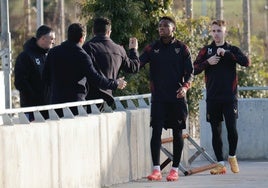 Primer entrenamiento del Sevilla sin Jesús Navas