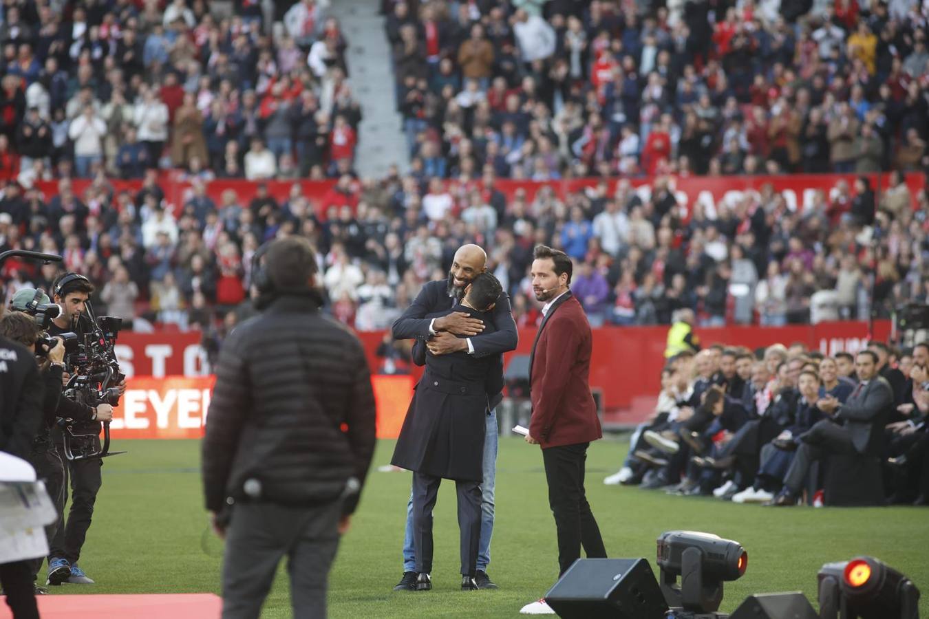 Navas estuvo arropado en todo momento por el calor sevillista