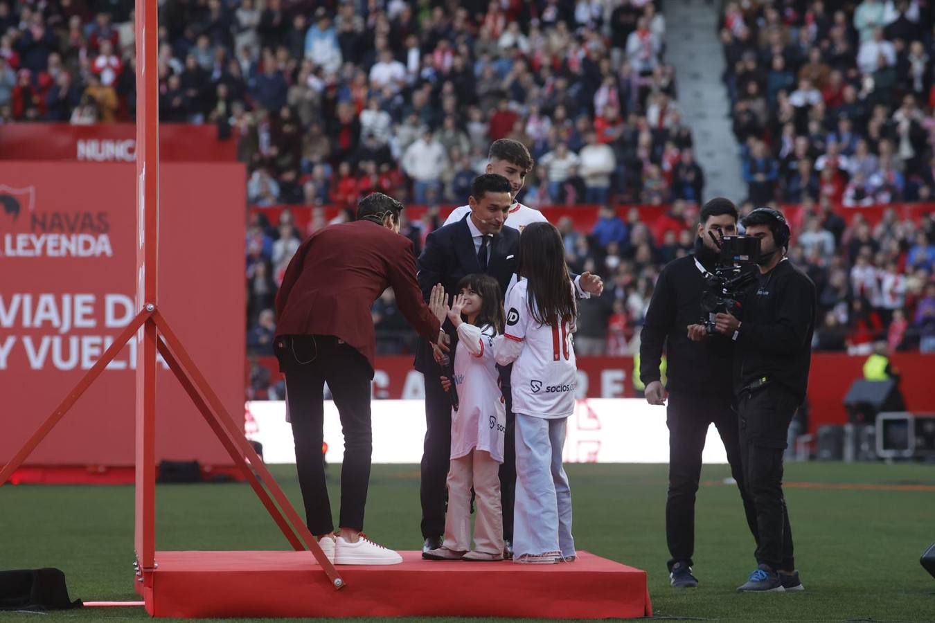 Navas estuvo arropado en todo momento por el calor sevillista