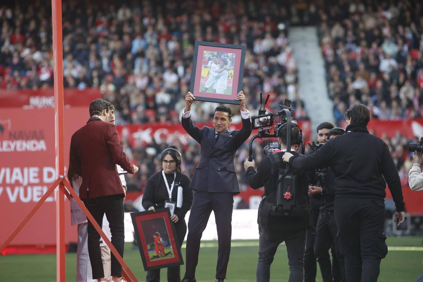 Navas estuvo arropado en todo momento por el calor sevillista