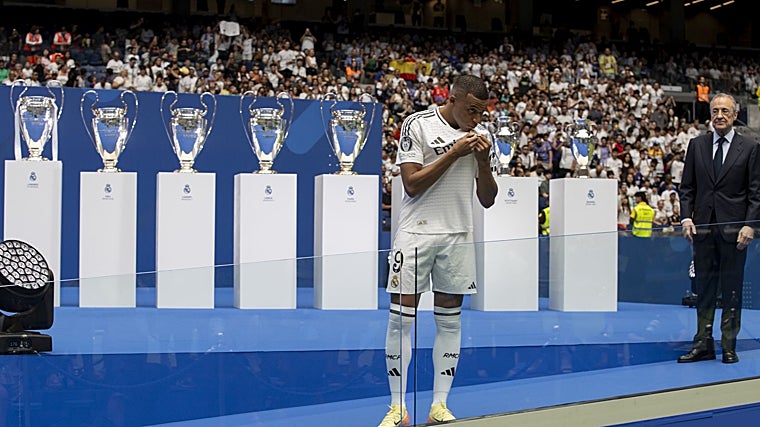 Presentación de Mbappé en el Bernabéu