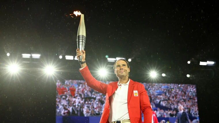 Nadal, with the torch at the opening of Paris 2024