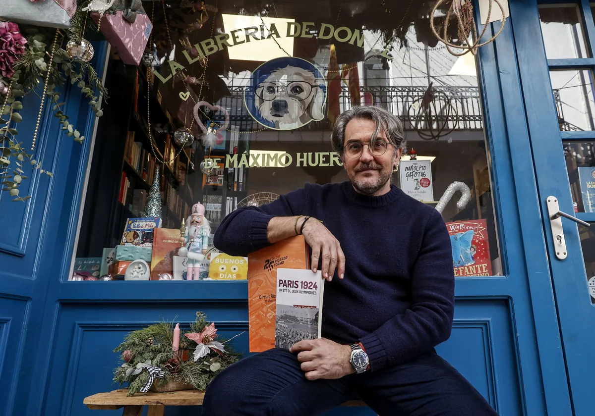 Huerta, en su librería de Buñol (Valencia)