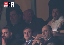 Monchi, presente en el Ramón Sánchez-Pizjuán para el Sevilla - Valencia junto a Jesús Navas