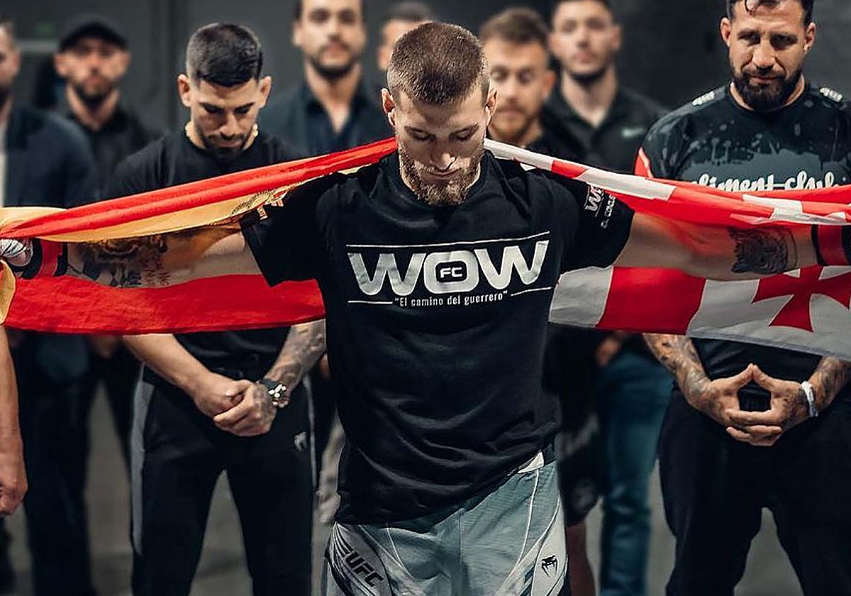 Aleksandre Topuria, antes de salir a pelear