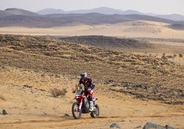 A Tosha se le escapa la etapa en motos pero se acerca a Sanders en la general