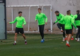 Último entrenamiento del Betis, con Llorente y sin Lo Celso, antes de volar a Barcelona