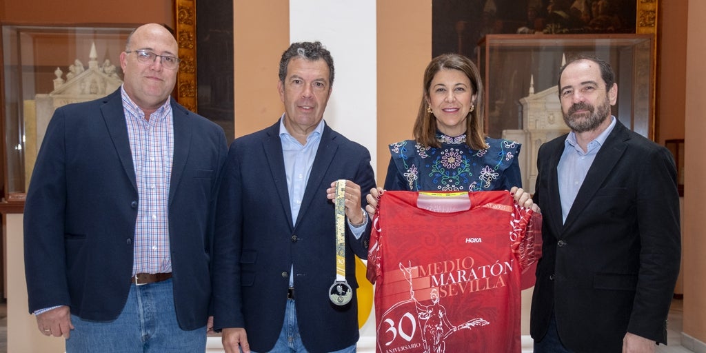 Así son la camiseta y la medalla de la Media Maratón de Sevilla 2025