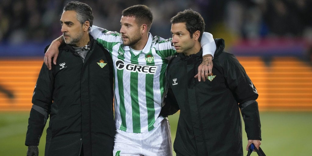 Las lesiones condicionan el lateral derecho del Betis