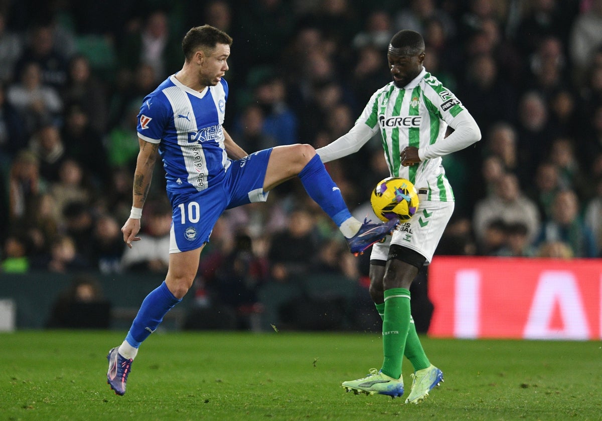 Sabaly, durante el Betis - Alavés