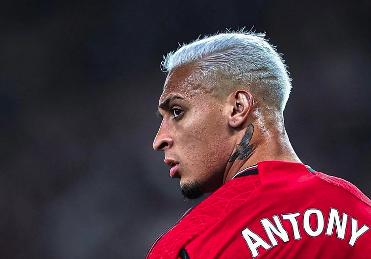 Antony, en un partido con el Manchester United