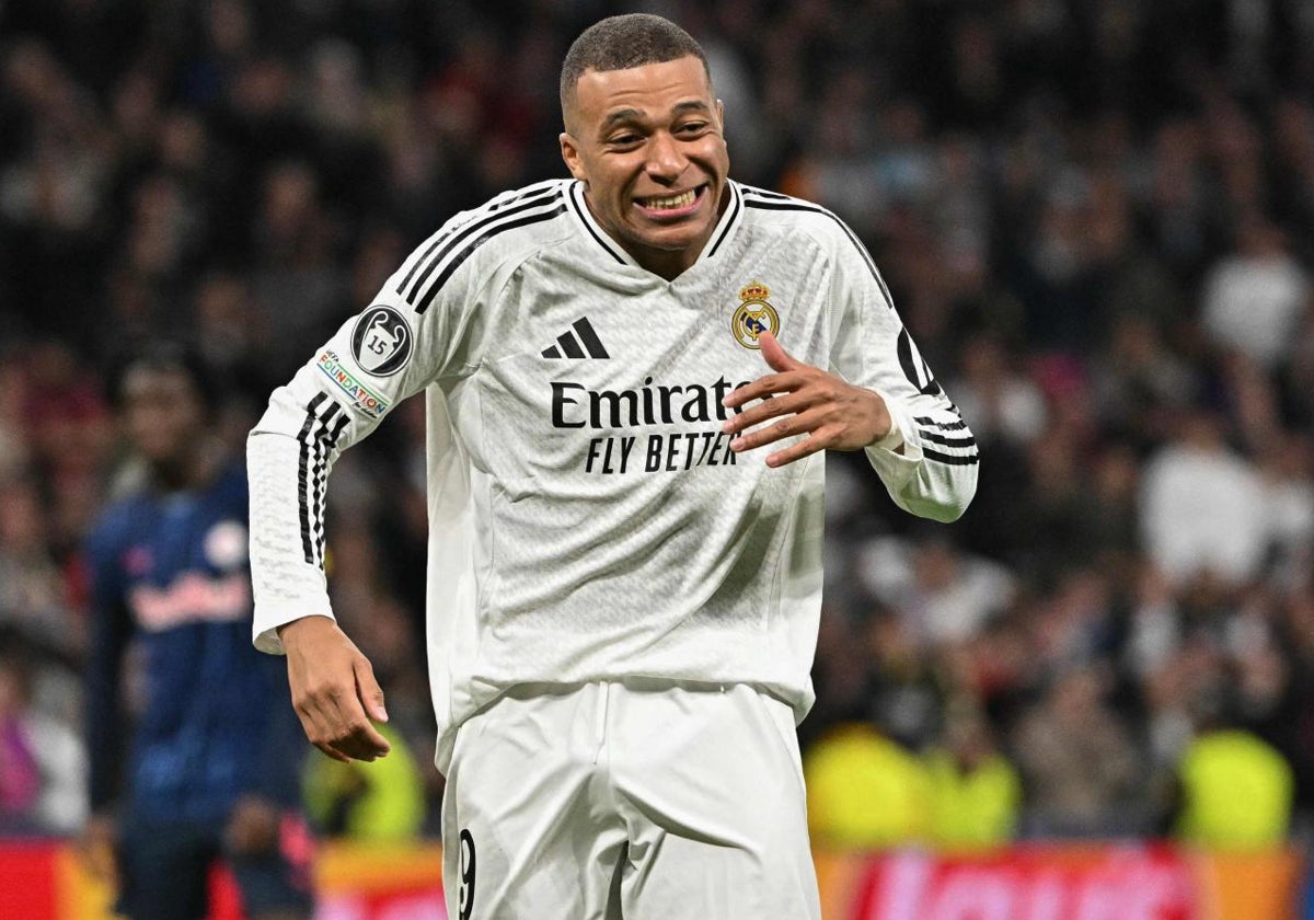 Mbappé celebra su gol, tercero del Madrid, ante el Salzburgo