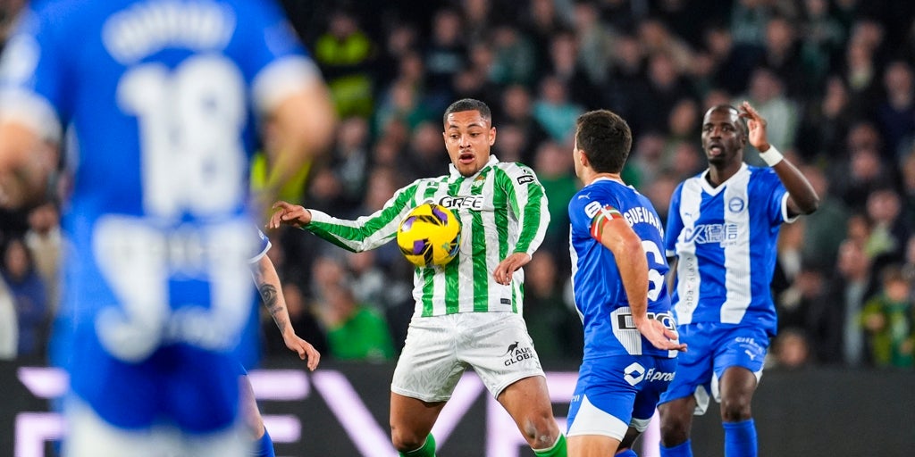 Vitor Roque trabaja en el gimnasio por molestias en su rodilla tras el golpe ante el Alavés