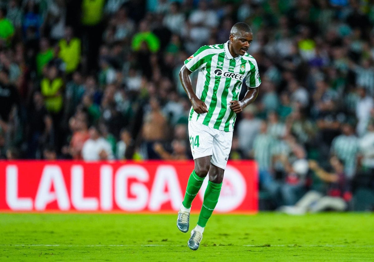 William Carvalho sale lesionado del Benito Villamarín en el partido de la primera vuelta ante el Leganés