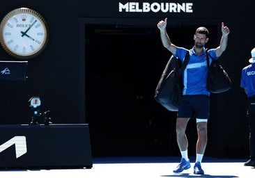 Djokovic se retira lesionado de la semifinal del Abierto de Australia entre abucheos