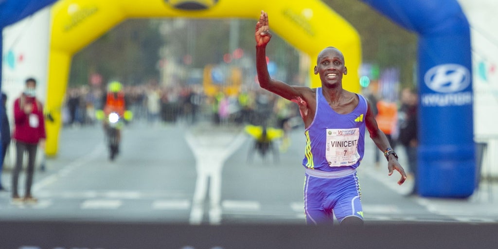 Vinicent Nyamongo y Rebecca Chelangat, ganadores del Medio Maratón de Sevilla 2025