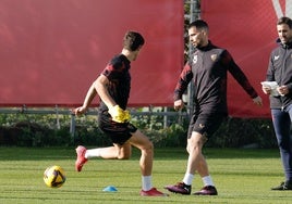 Una semana para desatascar salidas en el Sevilla FC