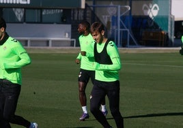 El Betis ralentiza la salida de Losada con un ojo en Douvikas