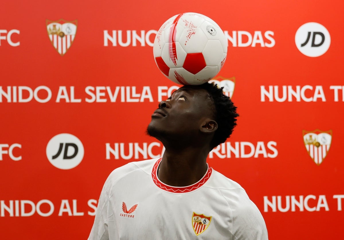 Akor Adams, durante su presentación en el estadio Sánchez-Pizjuán.