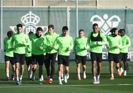 Alineaciones oficiales del Betis - Athletic de LaLiga EA Sports 2024-2025: Antony, Jesús y Bakambu, titulares