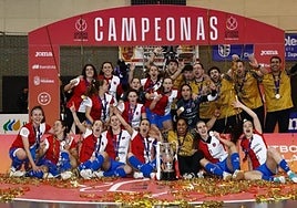 El Futsi Atlético Navalcarnero vuelve a levantar la Supercopa seis años después