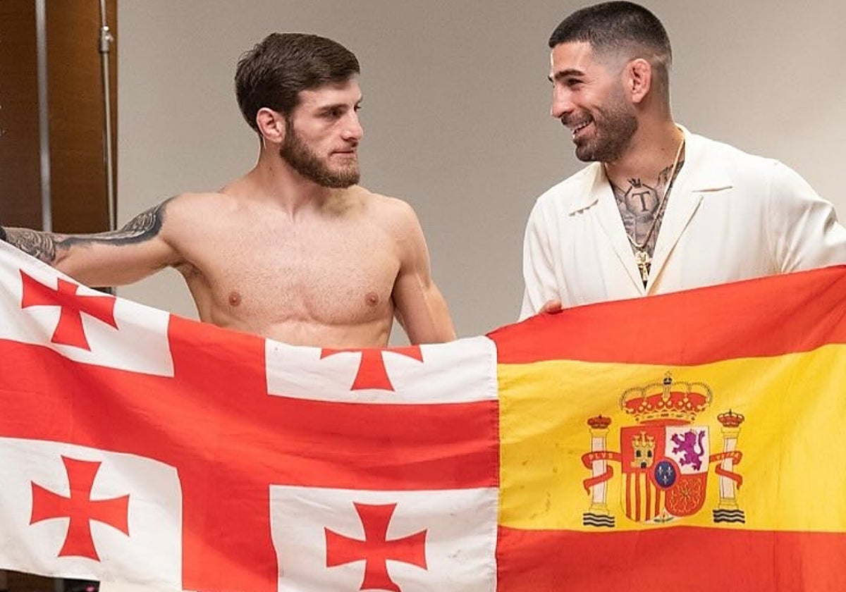 Aleksandre Topuria, junto a Ilia, en Australia