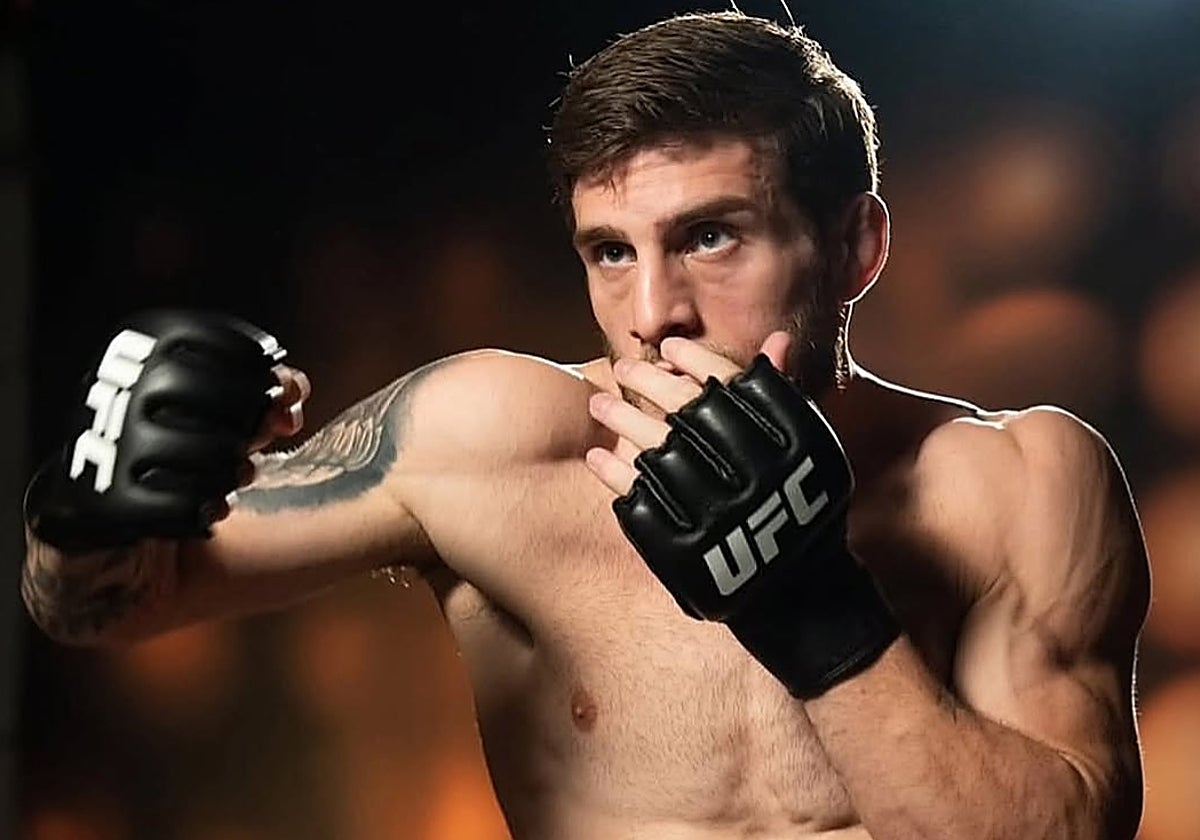 Aleksandre Topuria, con las guantillas de la UFC