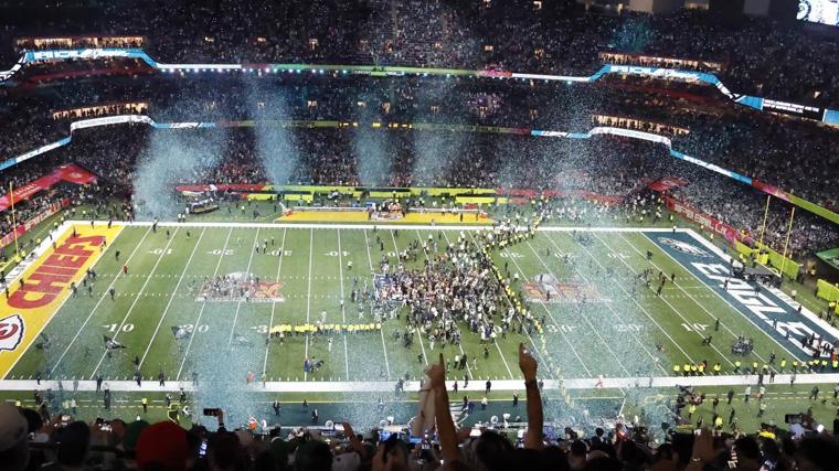 Trump baja al césped de la Super Bowl tras décadas de amor y odio con la NFL