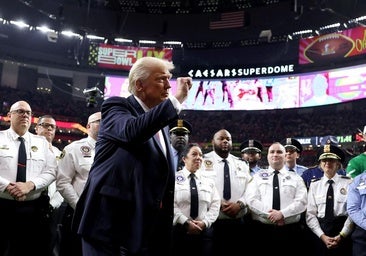 Trump baja al césped tras décadas de amor y odio con la NFL