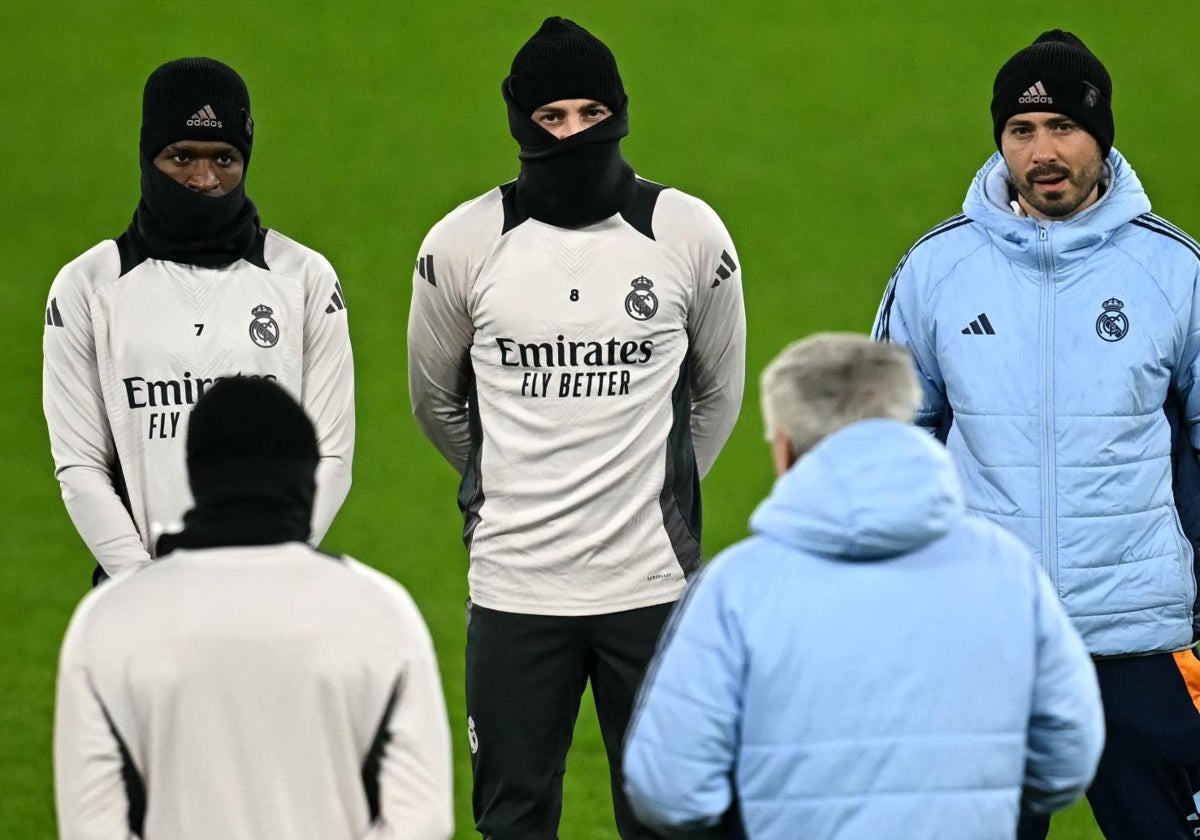 Vinicius y Valverde, durante el entrenamiento en Manchester