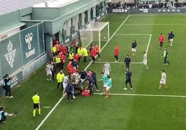 Tangana al final del Betis - Bayern de la Youth League; los alemanes, señalados por «hacer cortes de manga, insultar y reírse»