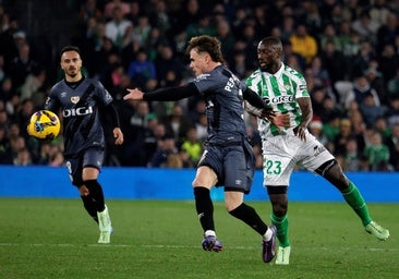 Sabaly, que ha rechazado varias ofertas, no decidirá su futuro hasta verano