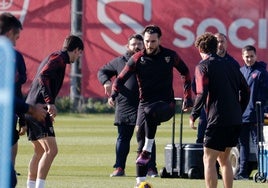 Gudelj vuelve con el grupo a dos días de la cita ante el Valladolid