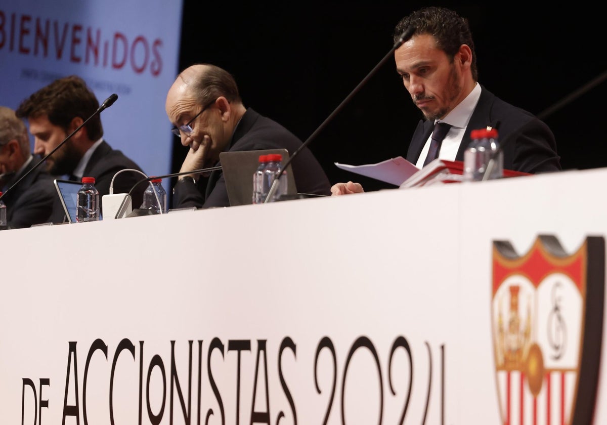 José Castro y José María del Nido Carrasco, en la última Junta General de Accionistas del Sevilla
