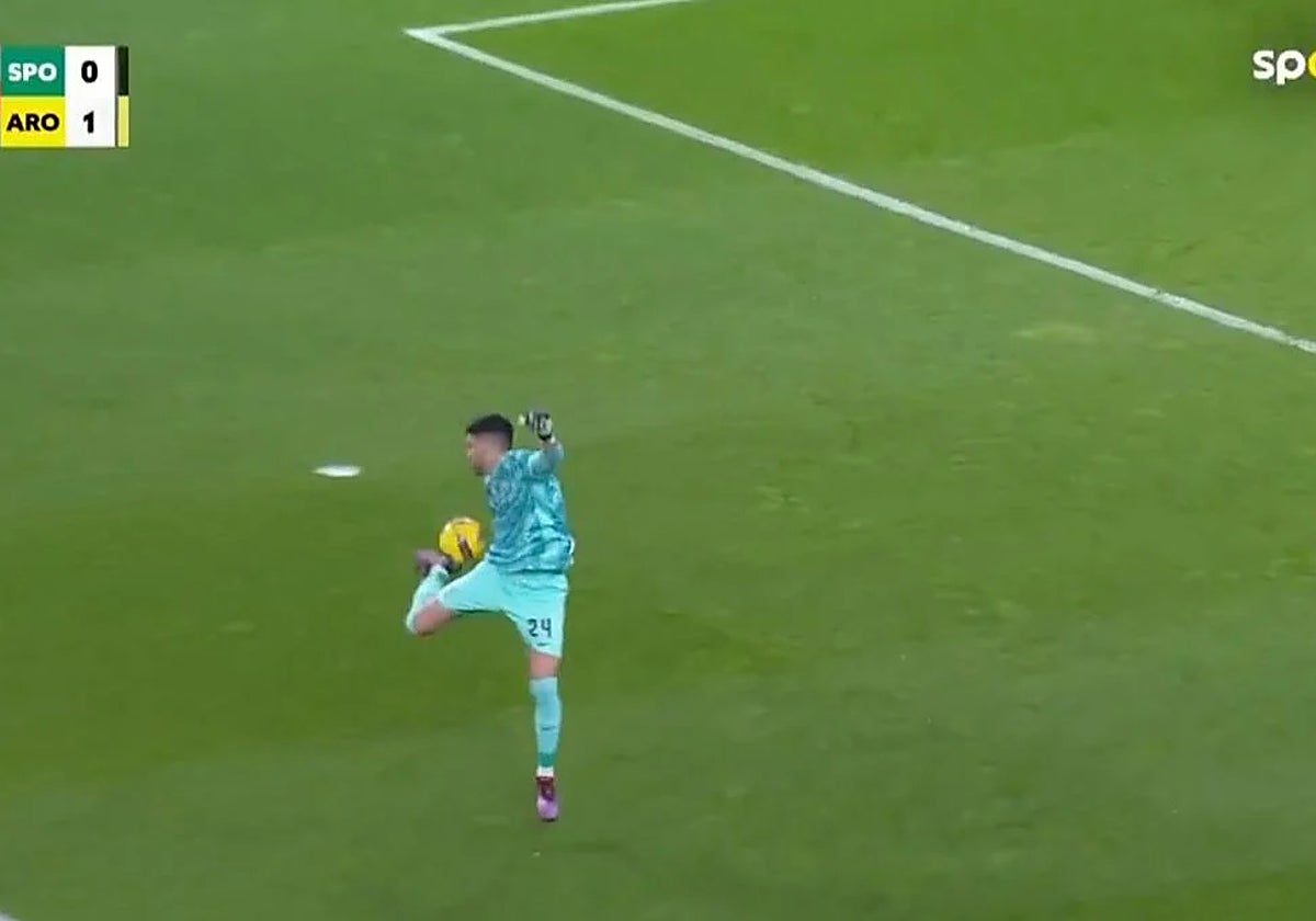 El increíble fallo de Rui Silva con el Sporting de Portugal: gol en propia puerta de tacón