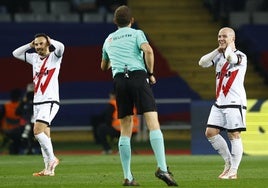 La polémica que faltaba: increíble gol anulado al Rayo por fuera de juego