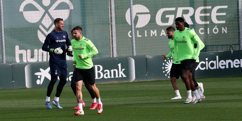 William Carvalho vuelve a entrenarse con el grupo cinco meses después de su lesión